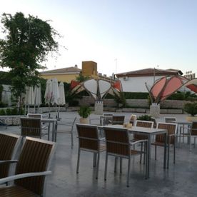 Restaurante Casa Enrique terraza con sillas