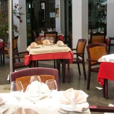 Restaurante Casa Enrique sillas y mesas del restaurante